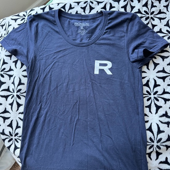 Rogue tee shirt - XL fits like a Small - Picture 1 of 4